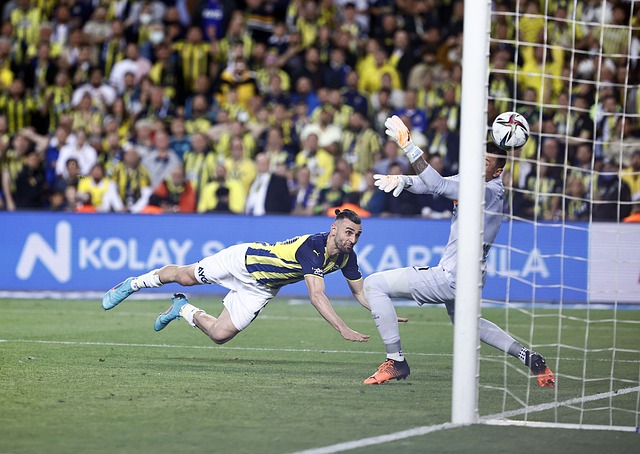 范佩西：温格是我的足球教父；弗格森的管理能力让人惊叹